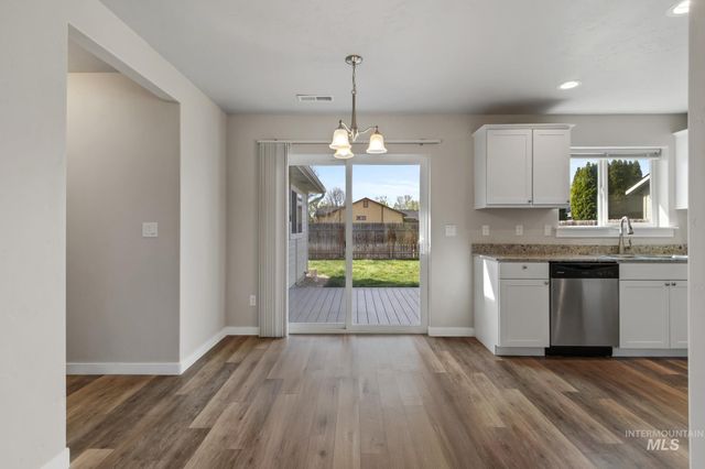 4822 Charme St, Caldwell, ID 83607