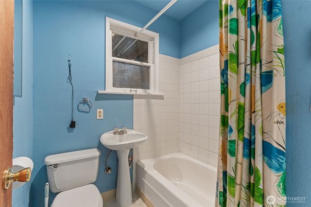 9059 Carkeek Drive S, Seattle, WA 98118