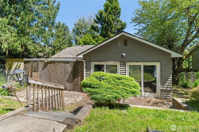 9059 Carkeek Drive S, Seattle, WA 98118