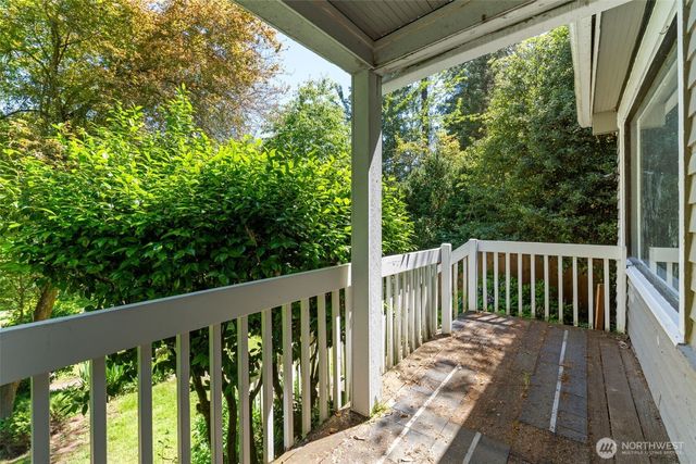 9059 Carkeek Drive S, Seattle, WA 98118