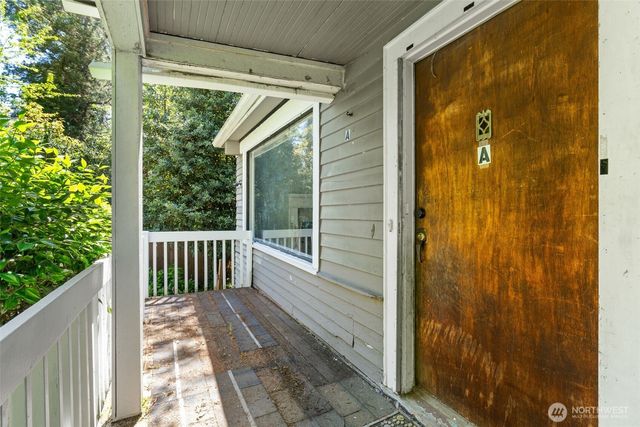 9059 Carkeek Drive S, Seattle, WA 98118