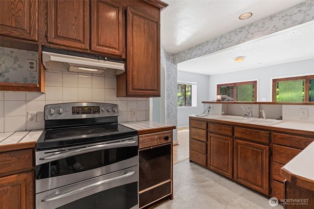 9059 Carkeek Drive S, Seattle, WA 98118