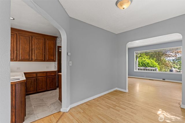 9059 Carkeek Drive S, Seattle, WA 98118