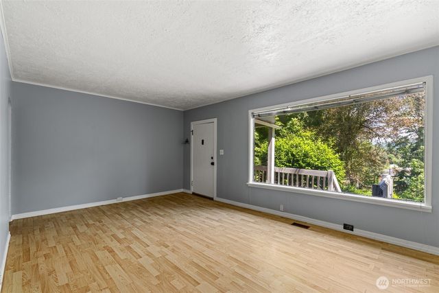 9059 Carkeek Drive S, Seattle, WA 98118