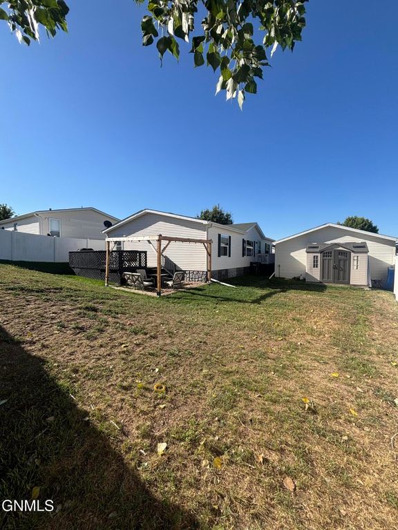 4019 Chandler Lane, Bismarck, ND 58503 photo 2