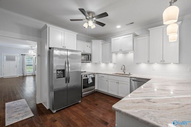 493 Wade Road SE, Owens Cross Roads, AL 35763