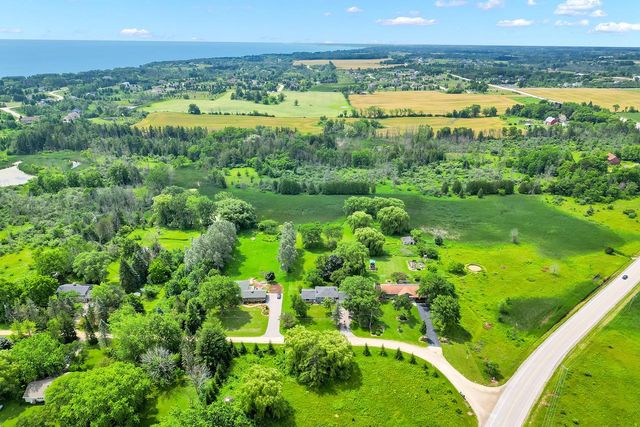 1450 County Road C, Grafton, WI 53024