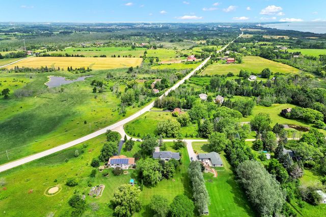 1450 County Road C, Grafton, WI 53024