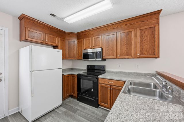915 Barracuda Avenue, Statesville, NC 28677