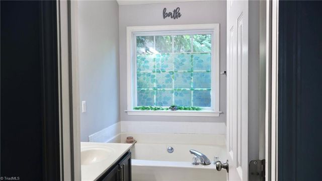 3700 Heather View Lane, Winston-salem, NC 27127