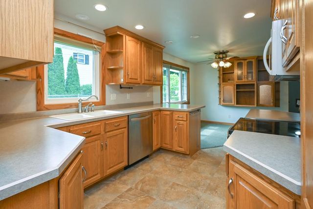 318 WESTPLAIN DRIVE, Green Bay, WI 54303