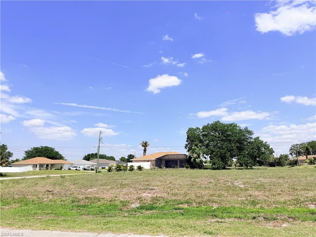 Image 6 of property listing at 1425 21st PL, Cape Coral, FL 33909