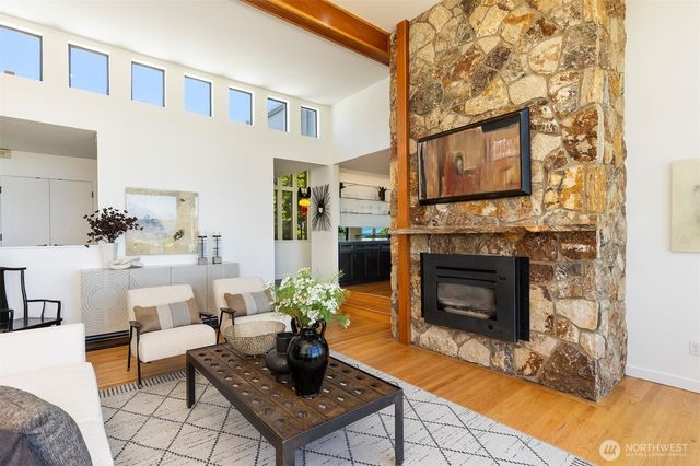 6801 36th Avenue NW, Seattle, WA 98117