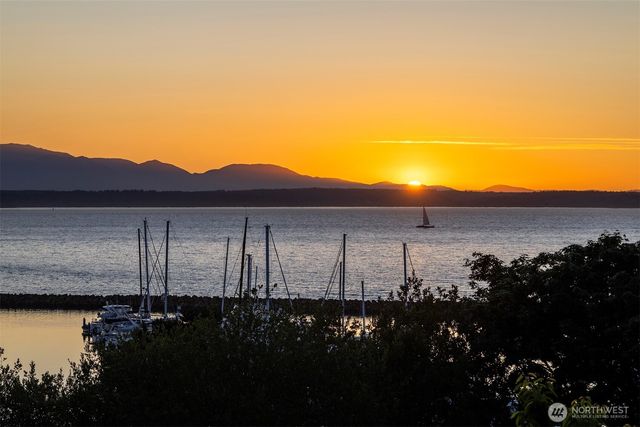 6801 36th Avenue NW, Seattle, WA 98117