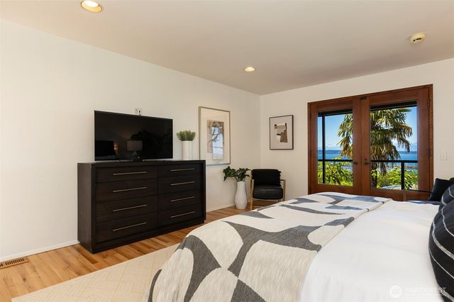 6801 36th Avenue NW, Seattle, WA 98117