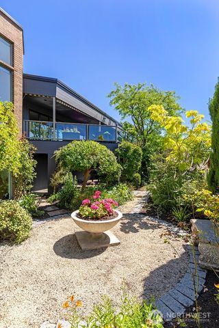 6801 36th Avenue NW, Seattle, WA 98117