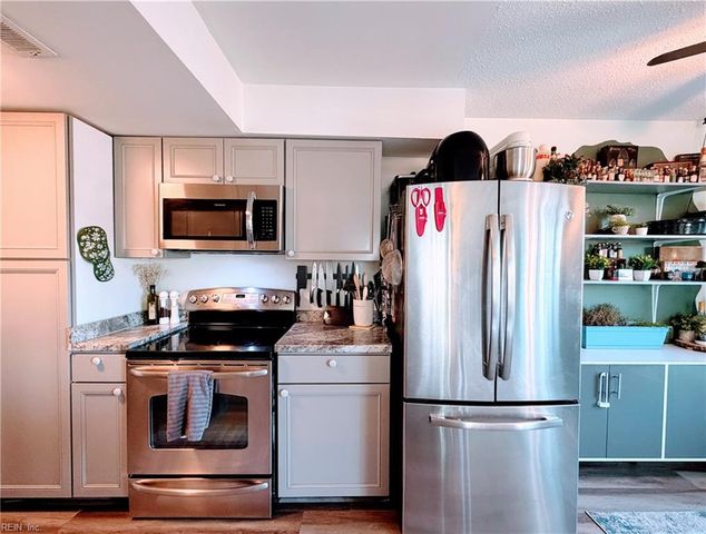 1232 White Birch LN, Virginia Beach, VA 23453