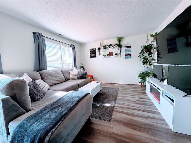 1232 White Birch LN, Virginia Beach, VA 23453