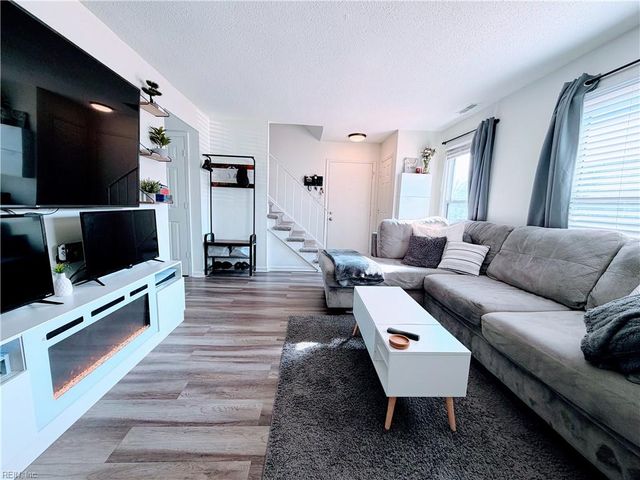 1232 White Birch LN, Virginia Beach, VA 23453