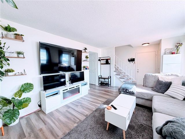 1232 White Birch LN, Virginia Beach, VA 23453