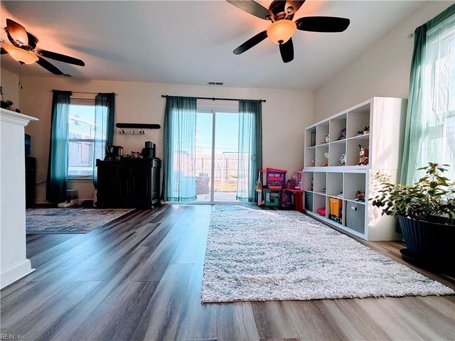 1232 White Birch LN, Virginia Beach, VA 23453