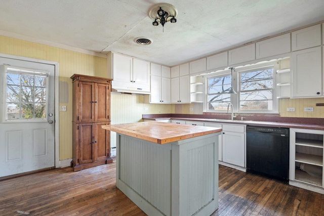 701 N Washington ST, La Grange, TX 78945