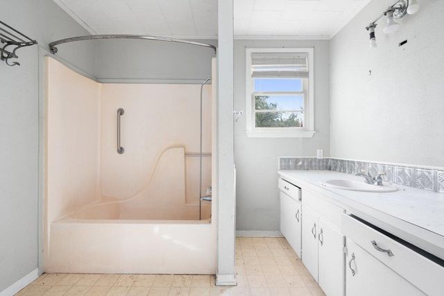 701 N Washington ST, La Grange, TX 78945