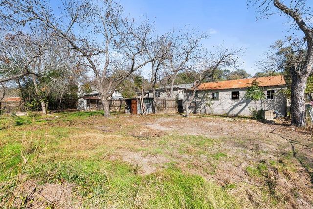 701 N Washington ST, La Grange, TX 78945