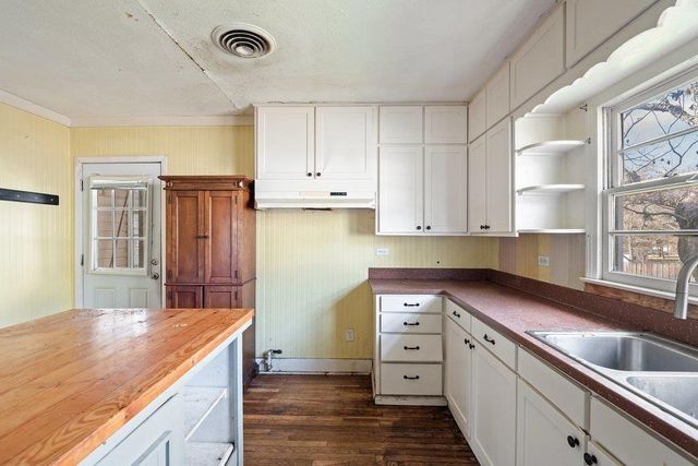 701 N Washington ST, La Grange, TX 78945