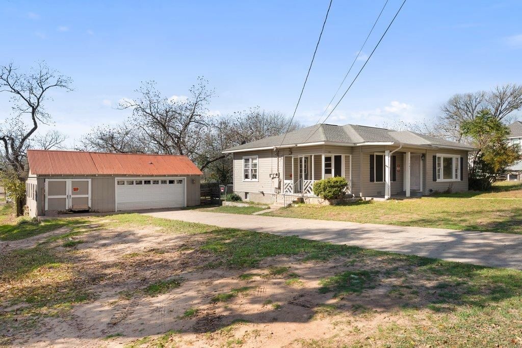 701 N Washington ST, La Grange, TX 78945
