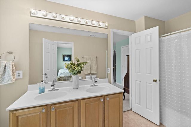 201 GENTLE BREEZE CIR, Fredericksburg, VA 22406