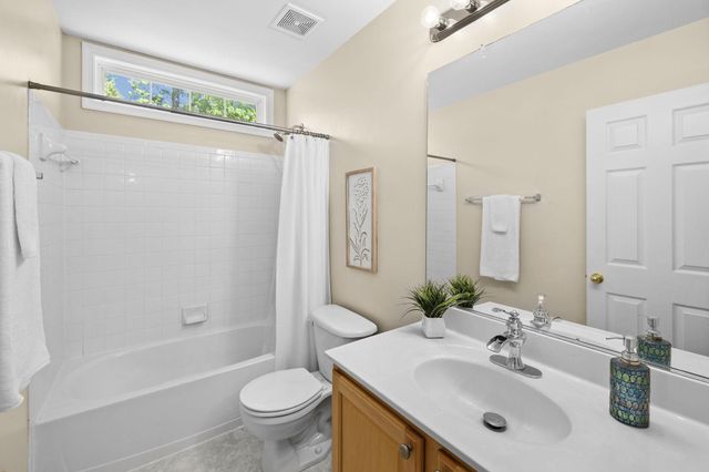 201 GENTLE BREEZE CIR, Fredericksburg, VA 22406