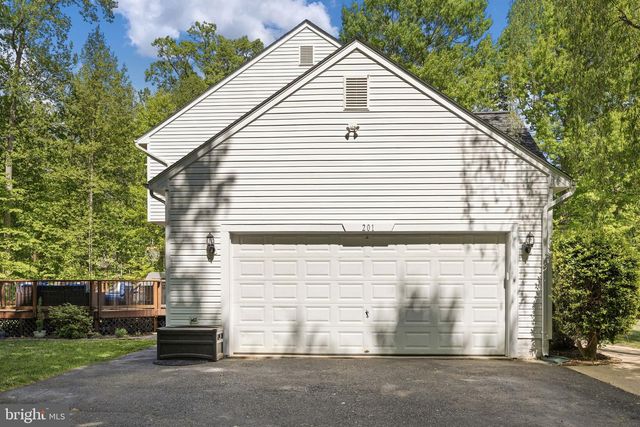 201 GENTLE BREEZE CIR, Fredericksburg, VA 22406