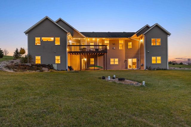 N7146 Pacific Ridge, Pardeeville, WI 53954