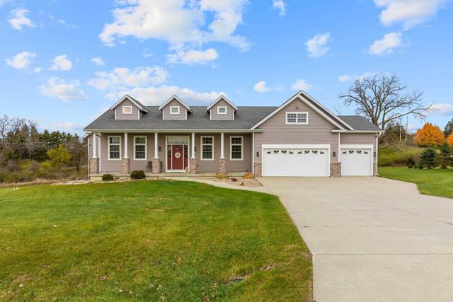 N7146 Pacific Ridge, Pardeeville, WI 53954