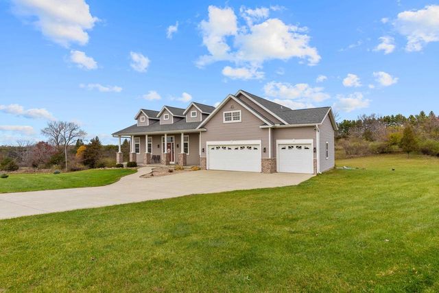 N7146 Pacific Ridge, Pardeeville, WI 53954