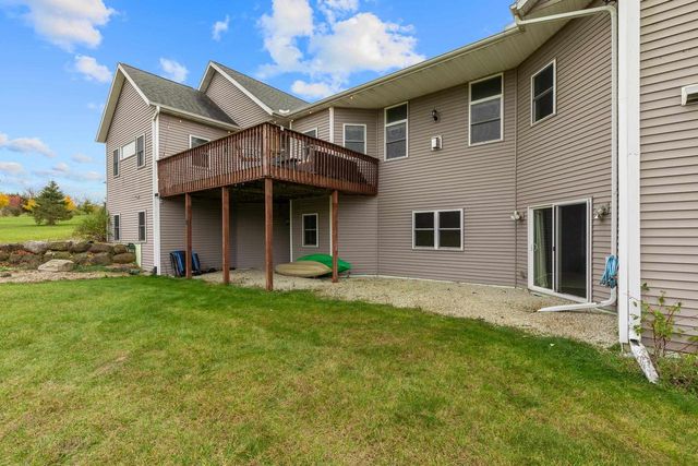 N7146 Pacific Ridge, Pardeeville, WI 53954