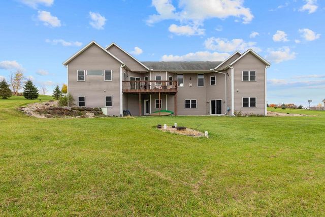 N7146 Pacific Ridge, Pardeeville, WI 53954