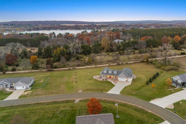 N7146 Pacific Ridge, Pardeeville, WI 53954