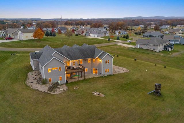 N7146 Pacific Ridge, Pardeeville, WI 53954