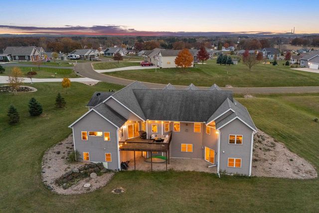 N7146 Pacific Ridge, Pardeeville, WI 53954