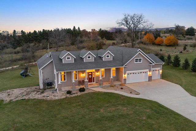 N7146 Pacific Ridge, Pardeeville, WI 53954