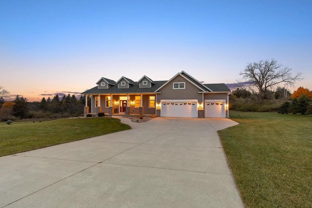 N7146 Pacific Ridge, Pardeeville, WI 53954