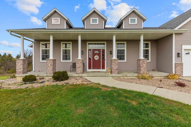 N7146 Pacific Ridge, Pardeeville, WI 53954