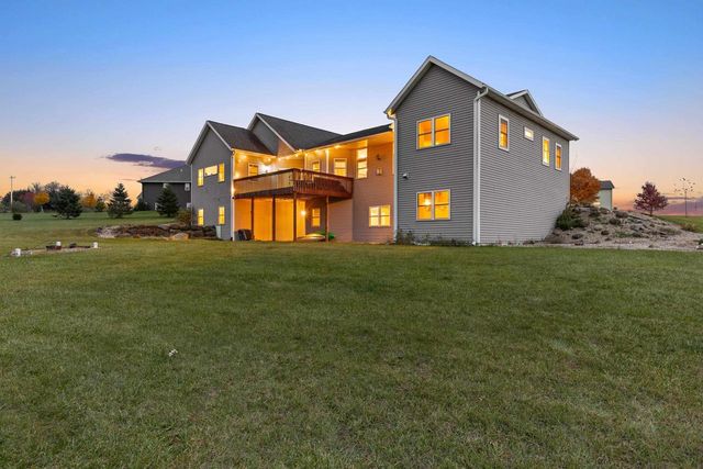 N7146 Pacific Ridge, Pardeeville, WI 53954