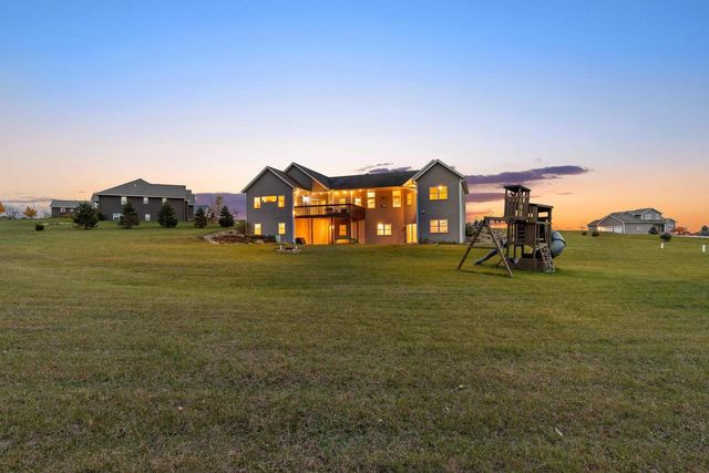 N7146 Pacific Ridge, Pardeeville, WI 53954