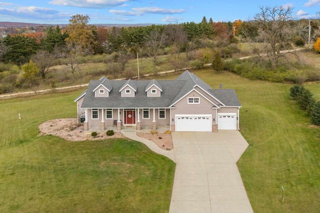 N7146 Pacific Ridge, Pardeeville, WI 53954