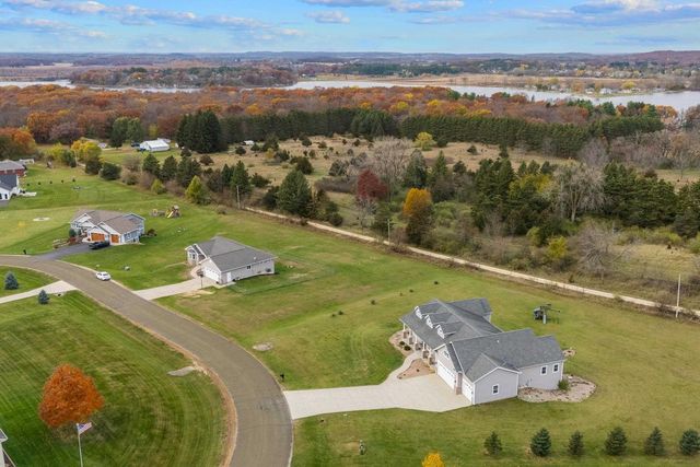 N7146 Pacific Ridge, Pardeeville, WI 53954