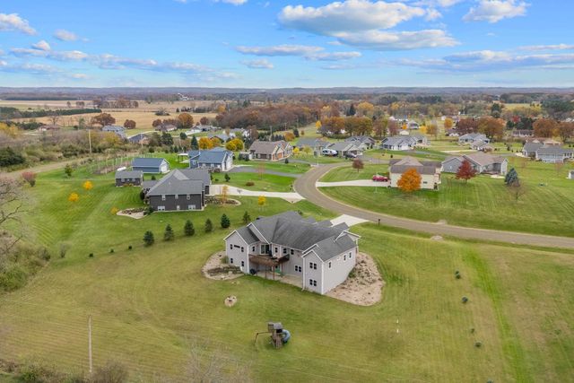 N7146 Pacific Ridge, Pardeeville, WI 53954