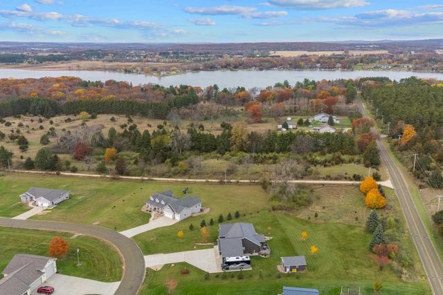 N7146 Pacific Ridge, Pardeeville, WI 53954